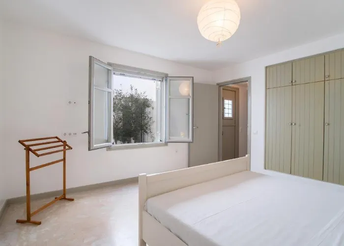 Piperi On The Rocks Naousa (Paros)