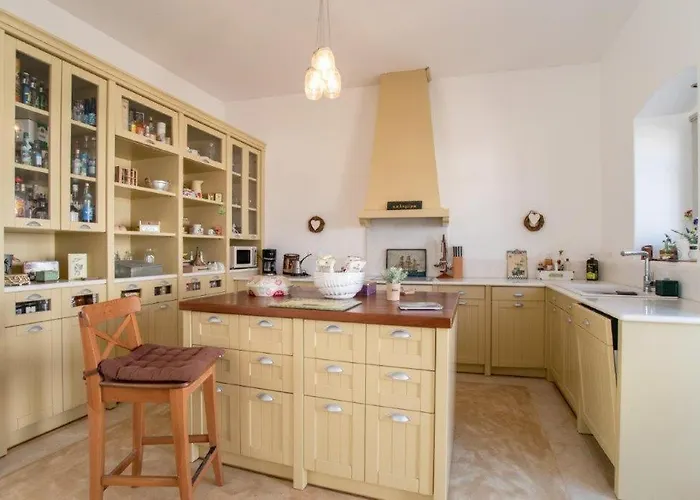 Piperi On The Rocks Naoussa