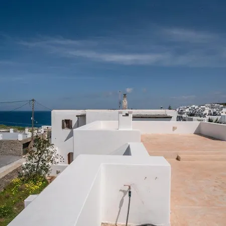 Vila Piperi On The Rocks