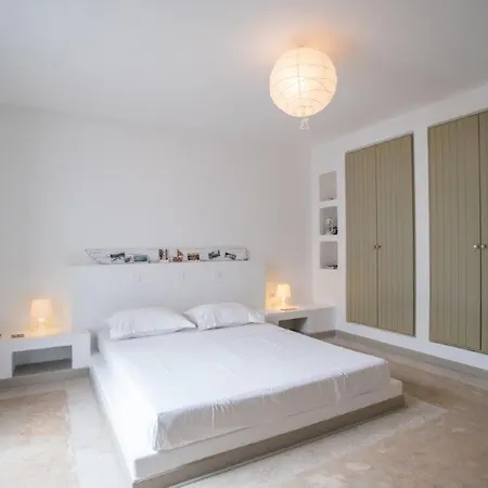 Piperi On The Rocks Nausa