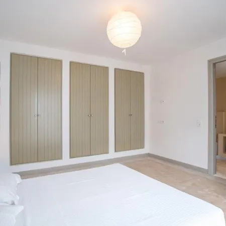 Vila Piperi On The Rocks