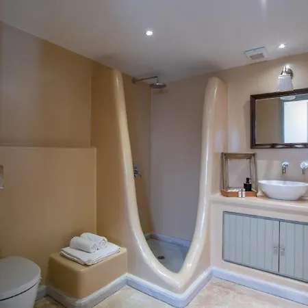 Piperi On The Rocks Nausa