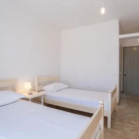 Vila Piperi On The Rocks