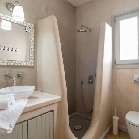 Vila Piperi On The Rocks