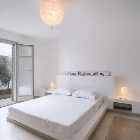 Vila Piperi On The Rocks