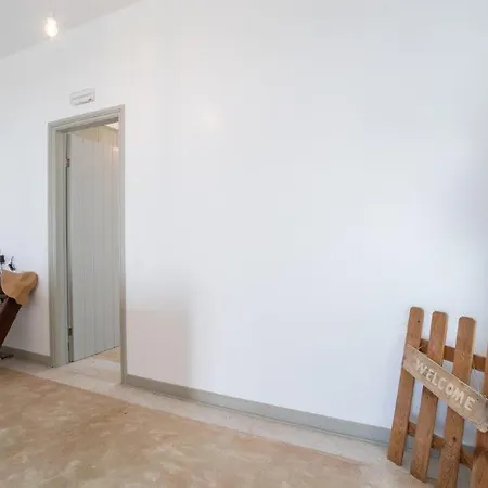 Vila Piperi On The Rocks