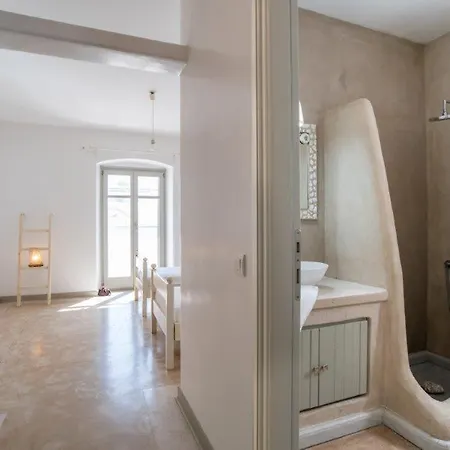 Piperi On The Rocks Vila Nausa