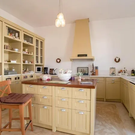 Piperi On The Rocks Nausa