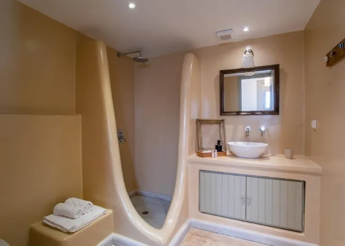 Piperi On The Rocks فيلة *